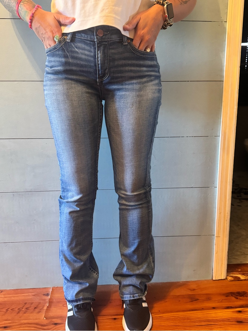 Buckle Women’s Bootcut Jeans in Faded Blue